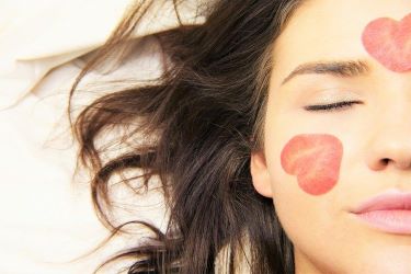 4 razones de cosmética natural para desmaquillarte en la noche